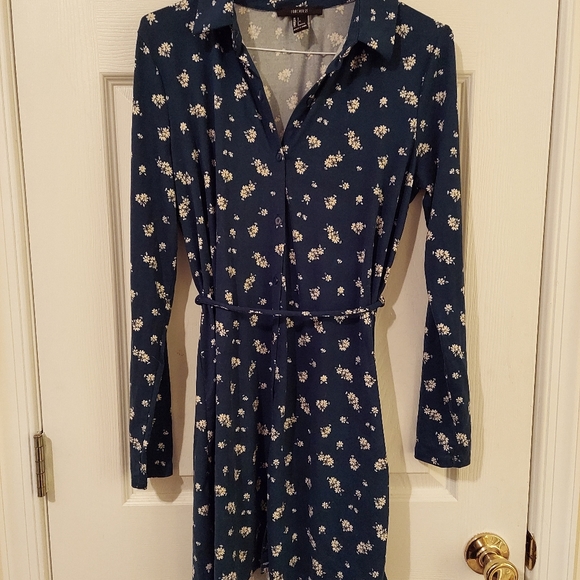 Forever 21 Dresses & Skirts - 3for$20 Forever21 Collared Floral ButtonDown Dress